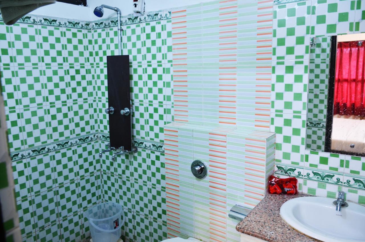 Oyo 5884 Amante Hotel Csandígarh Kültér fotó