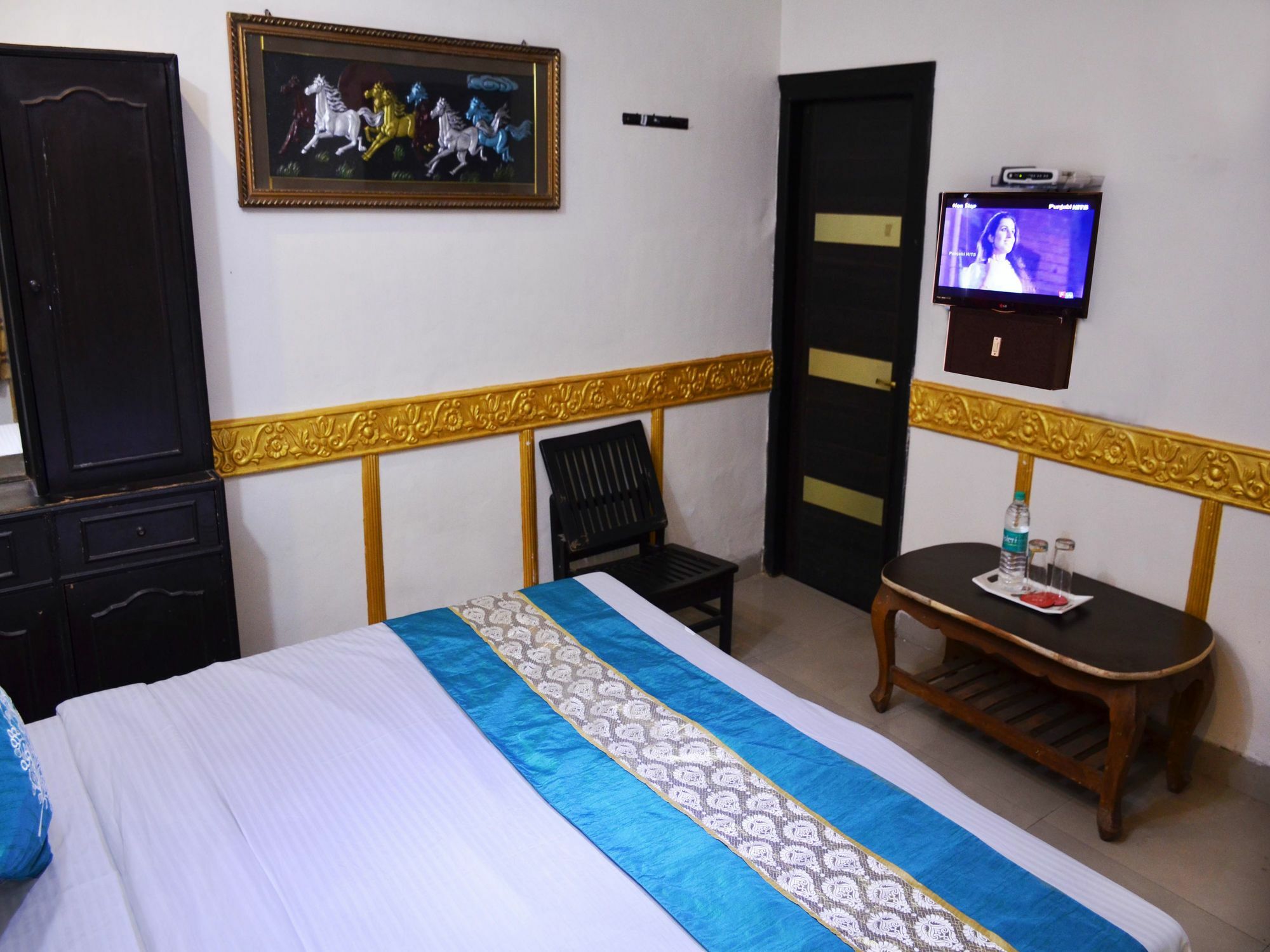 Oyo 5884 Amante Hotel Csandígarh Kültér fotó