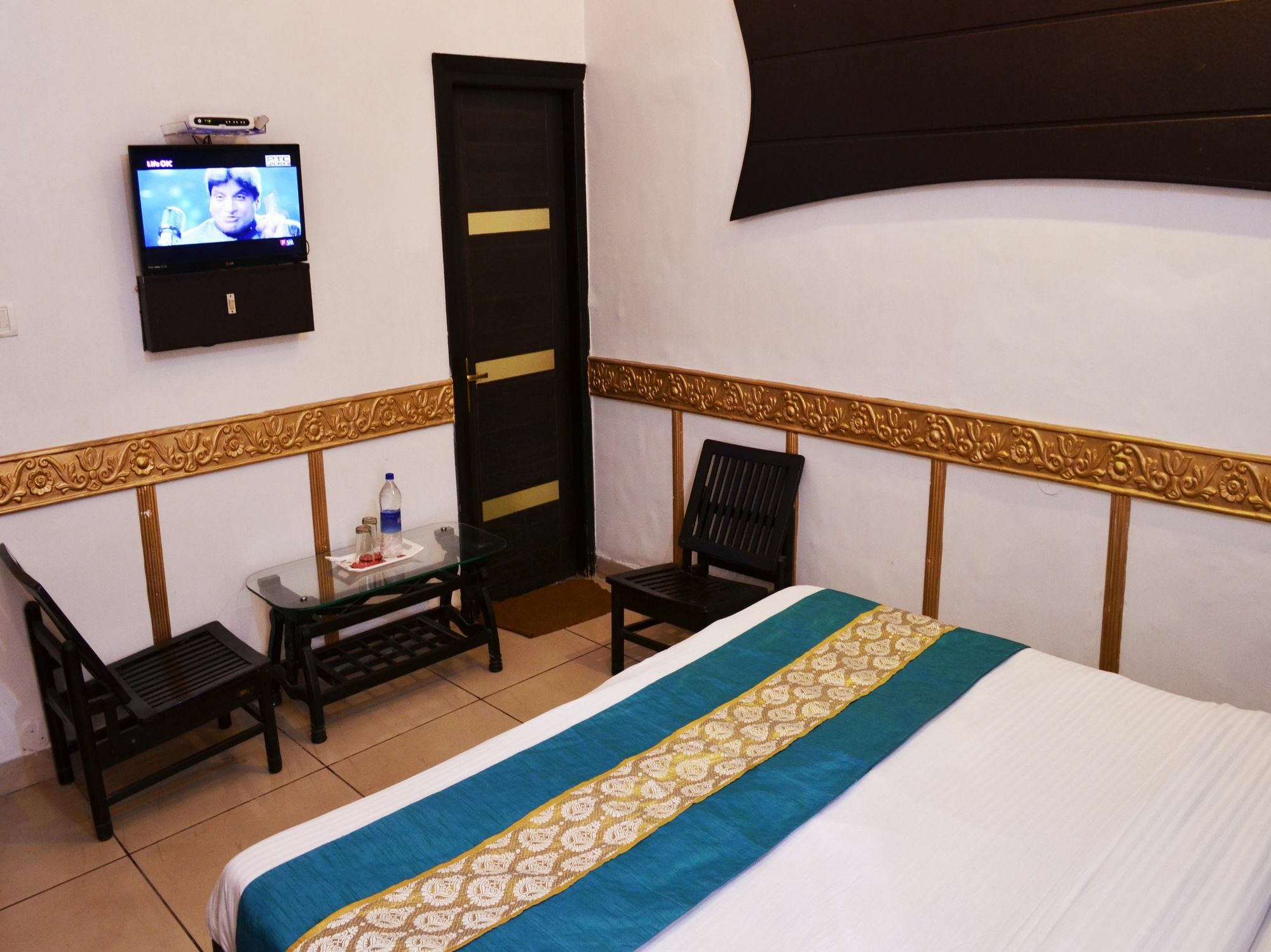 Oyo 5884 Amante Hotel Csandígarh Kültér fotó
