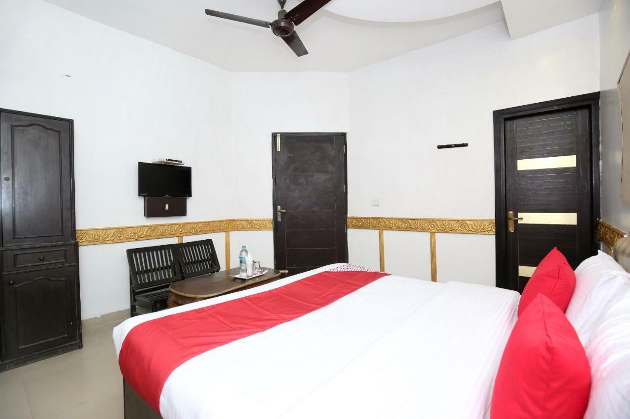 Oyo 5884 Amante Hotel Csandígarh Kültér fotó